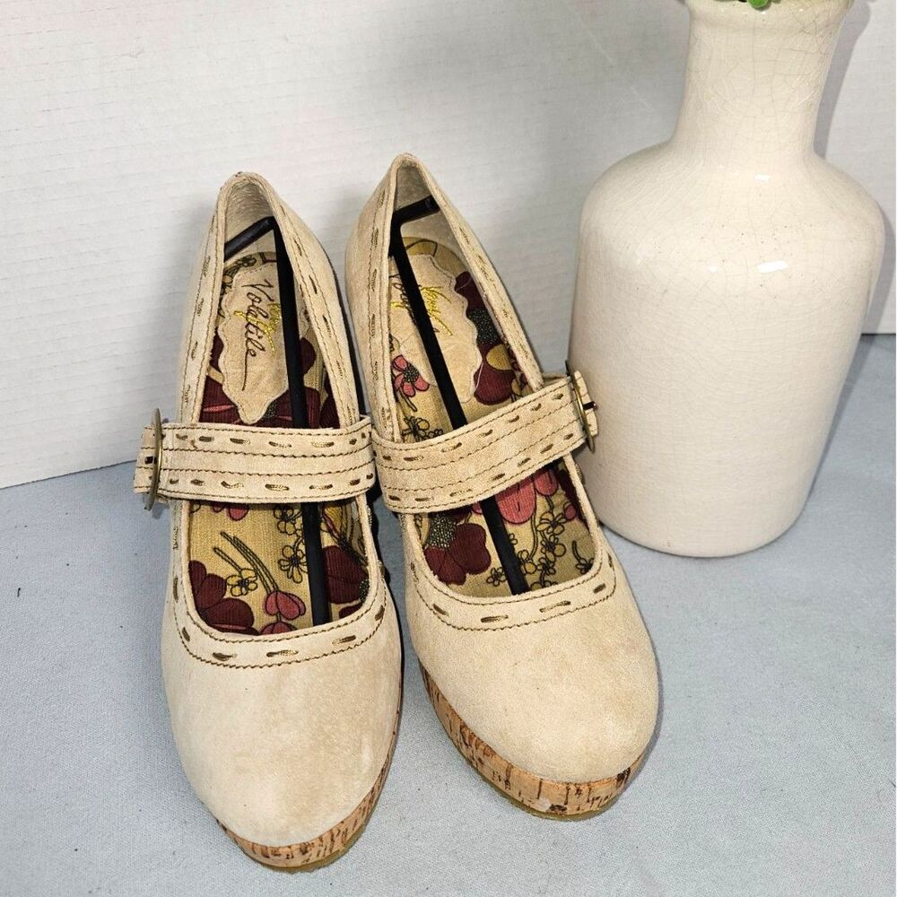 Very Volatile Suede Cork Wedge Mary Jane Pumps Beige Floral Size 8.5 Boho